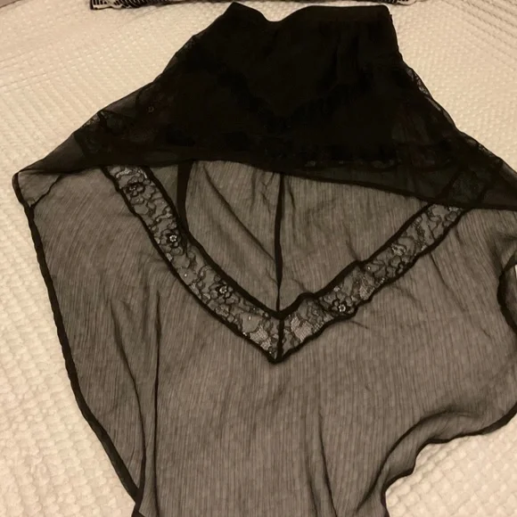 Simple elegance- high low semi transparent lacy black skirt - Picture 2 of 8